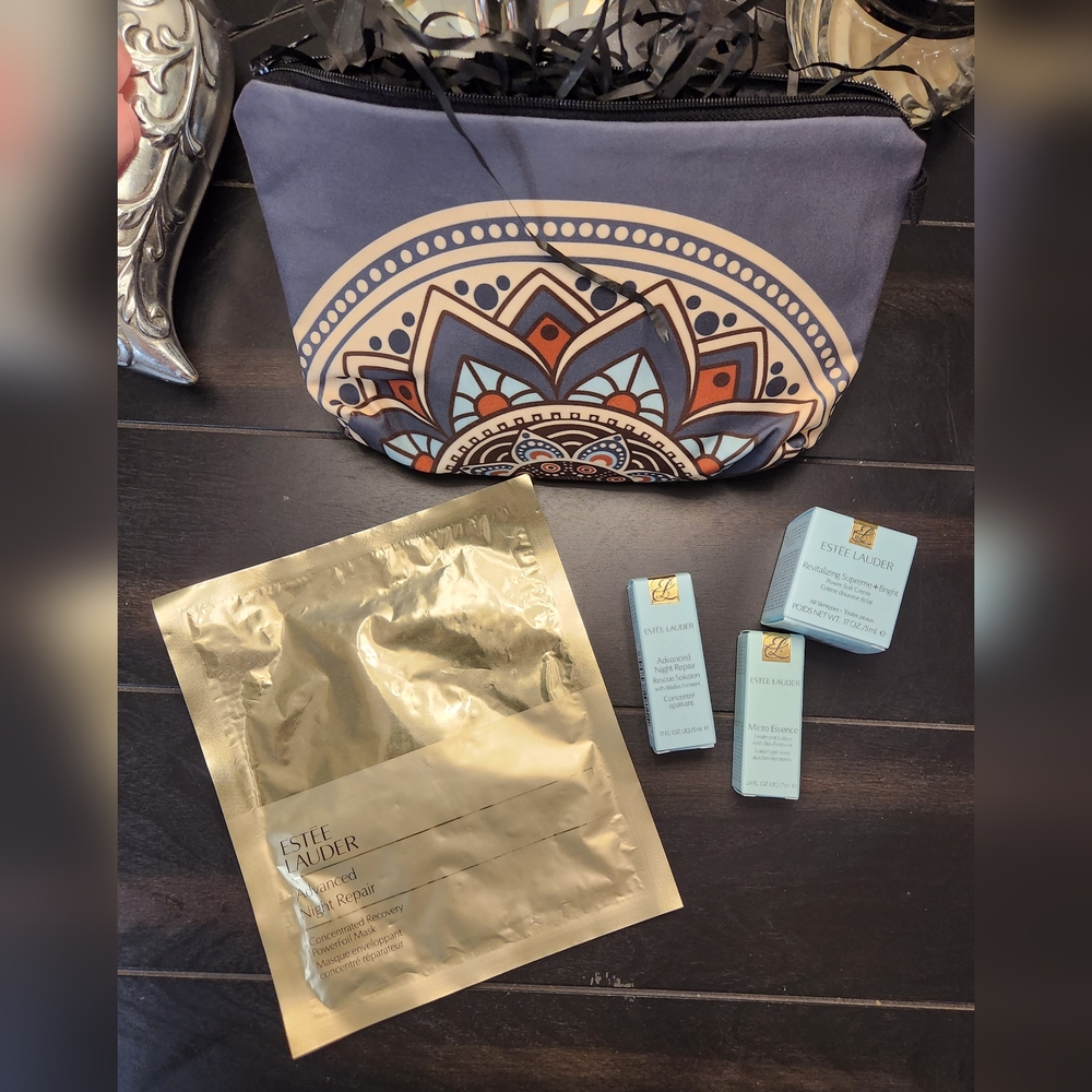 ESTEE LAUDER Mini GIFT SET with non brand pouch